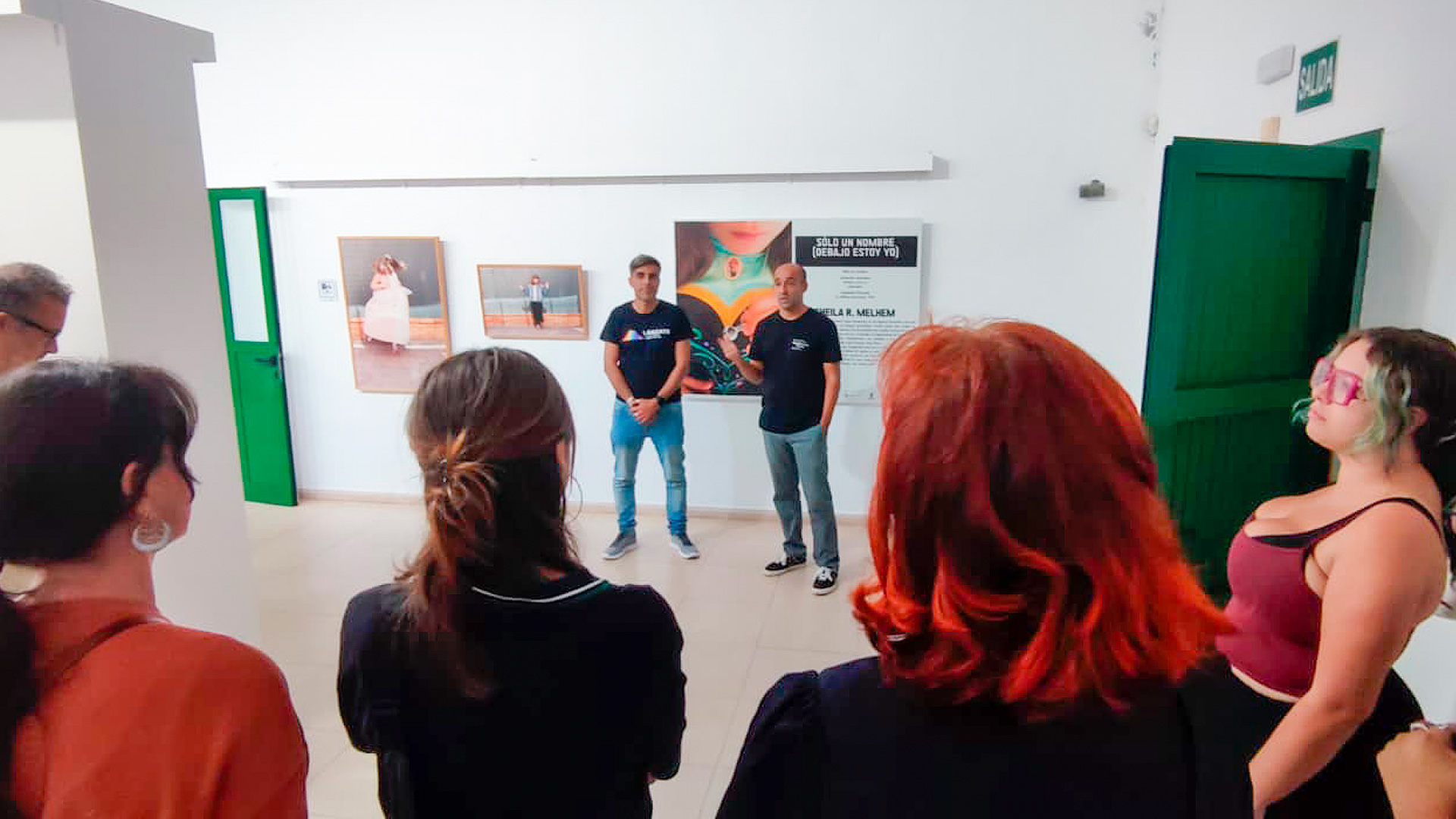 La Vega acoge la exposición “Sólo un nombre”, un retrato sensible de las infancias trans